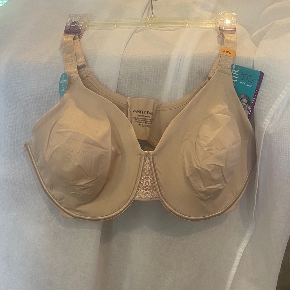 Beautiful back Vanity Fair underwire tan bra in 44DD  New with tags